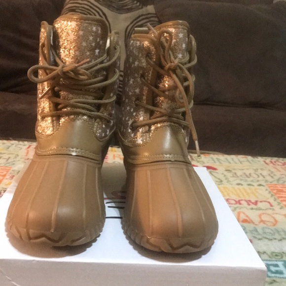 Olivia Miller Girls Size 5 Duck Boots 